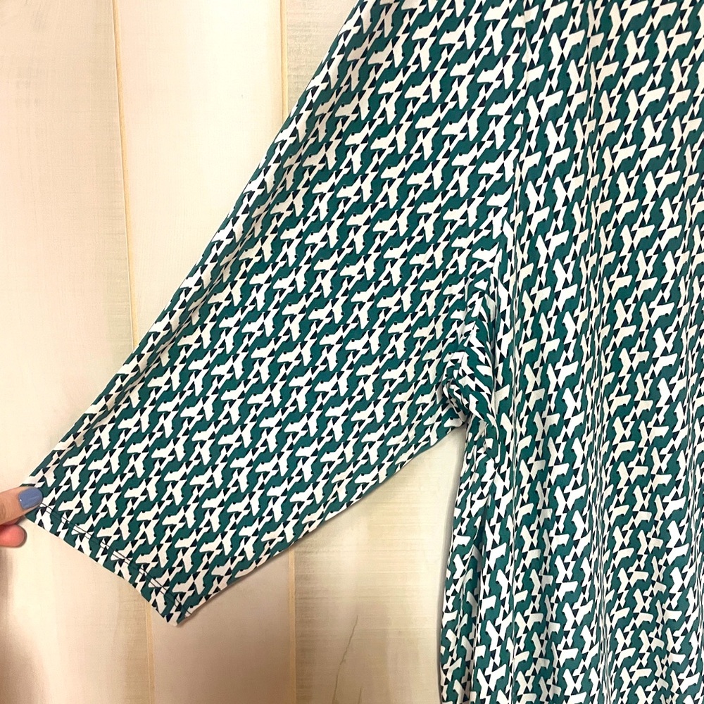 Tahari Green White Black Abstract Print Wrap-Look 3/4 Sleeve Blouse Sz 3X - Picture 5 of 7